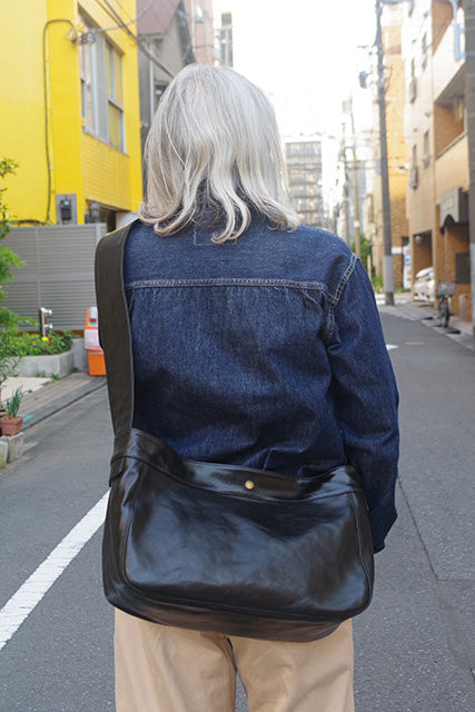 HORSE HIDE NEWSPAPER BAG <IPHSB-16>