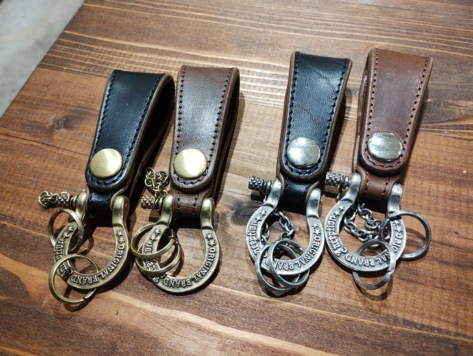 INCEPTION HORSE BUTT LEATHER SHACKLE KEY HOLDER