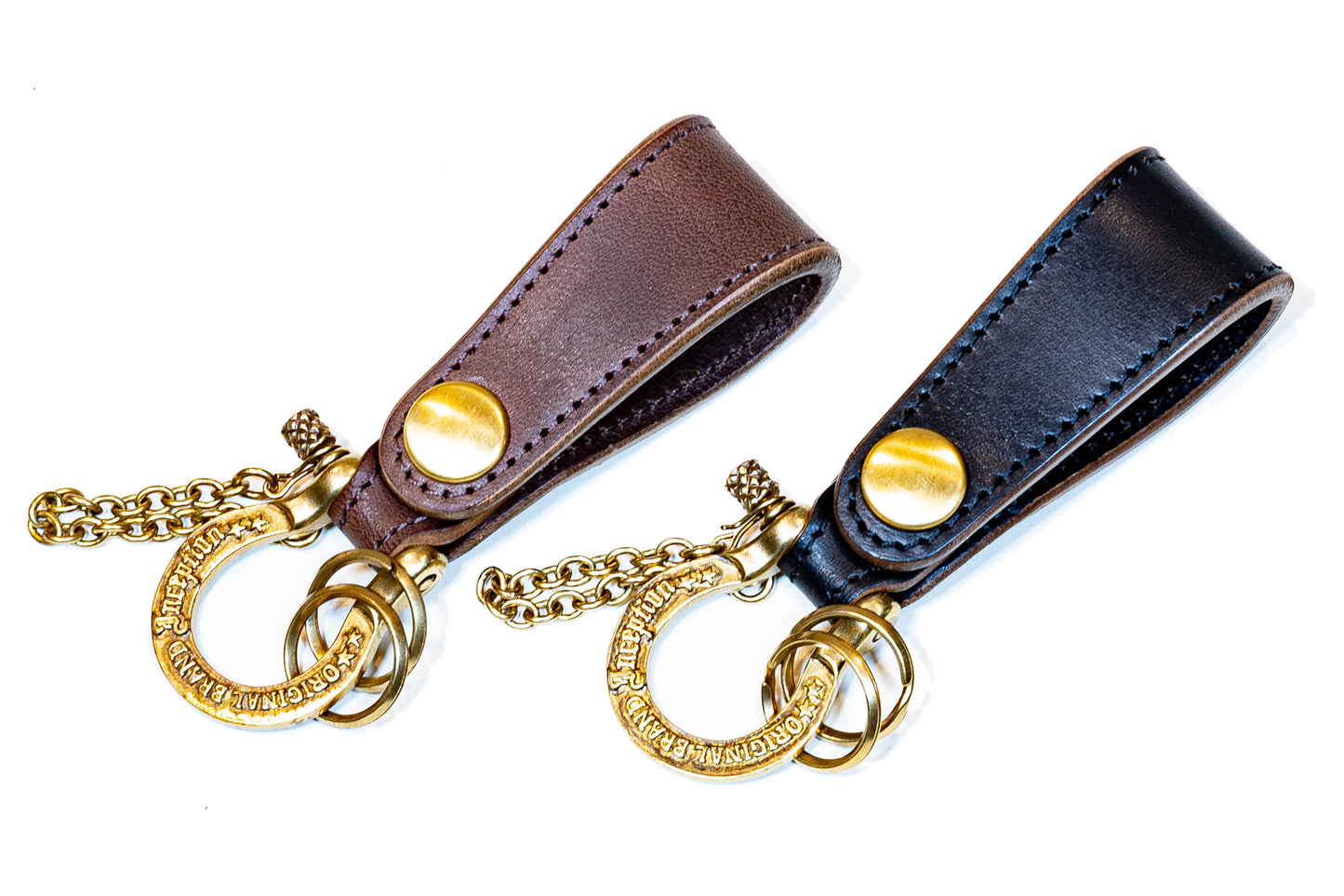 HORSE BUTT LEATHER SHACKLE KEY HOLDER (BRASS)