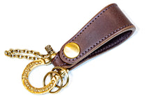 Load image into Gallery viewer, HORSE BUTT LEATHER SHACKLE KEY HOLDER (BRASS)
